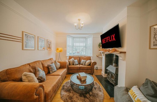 Cirencester Casa | Cotswolds- Homely 2 bed house with garden, WiFi - Esho Stays