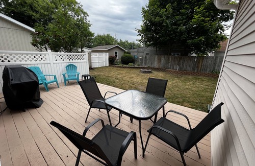 Manitou Beach-Devils Lake Cabaña | Cottage Devils Lake Fire pit Grill Fishing Private backyard Dock