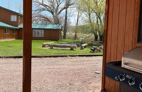 Big Horn County Casa | Cottage #1 at Three Mile
