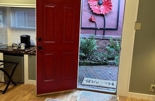 Brevard Cabaña | Cottage 1 block from Main St. on historic property.