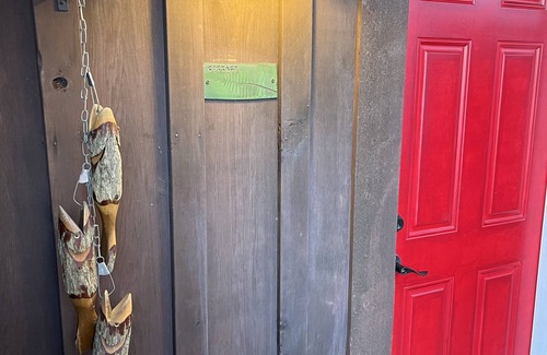 Brevard Cabaña | Cottage 1 block from Main St. on historic property.
