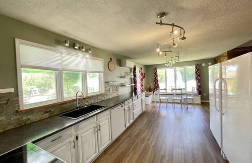 Campbellford Casa | Cottage #1 - Catch More Resort (Executive)