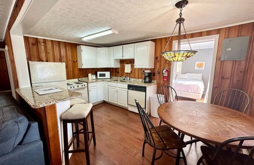 Nancy Cabina | Cottage 1- Lee’s Ford Marina