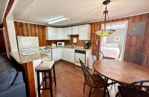 Nancy Casa | Cottage 1- Lees Ford Marina