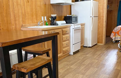 Holladay Cabaña | Cottage #17, Kentucky Lake, Great Fishing, Camden TN, Birdsong Marina