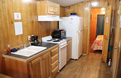 Holladay Cabaña | Cottage #17, Kentucky Lake, Great Fishing, Camden TN, Birdsong Marina
