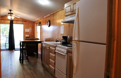 Holladay Cabaña | Cottage #17, Kentucky Lake, Great Fishing, Camden TN, Birdsong Marina