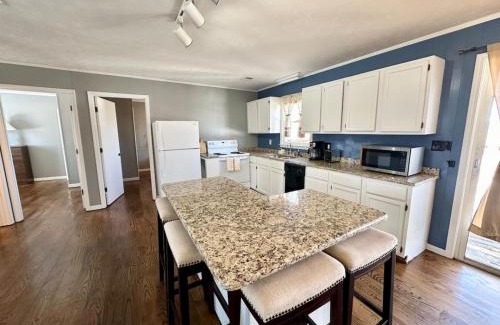 Nancy Casa | Cottage 17- Lees Ford Marina
