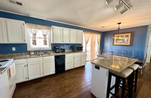 Nancy Casa | Cottage 17- Lees Ford Marina