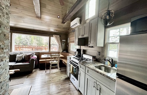 Old Forge Cabaña | Cottage "1st Lake" a two bedroom, waterfront cottage at The Lakes Old Forge!