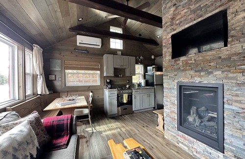 Old Forge Cabaña | Cottage "1st Lake" a two bedroom, waterfront cottage at The Lakes Old Forge!