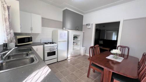 Sussex Inlet Casa | Cottage 2 Sussex House Holiday Park