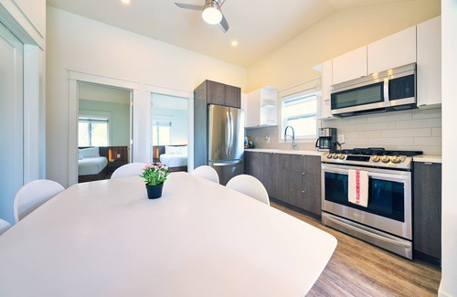 Wainfleet Cabaña | Cottage 21: Charming Bungalow Steps from the Lake