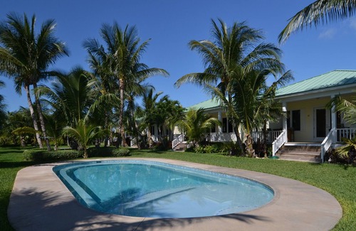 Treasure Cay Casa | Cottage #3 - Steps Away from Beach w/Pool! Sleeps 8!