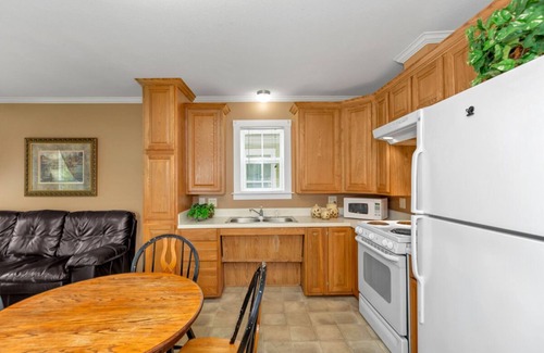 Langston Cabaña | Cottage #4 Fisherman's Landing / 2-Bed 1-Bath Cottage w/Covered Boat Shelter