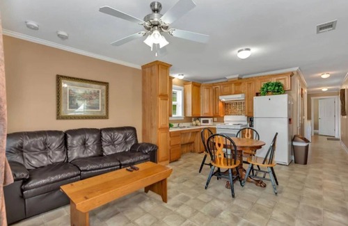 Langston Cabina | * Cottage #4 Fisherman's Landing *