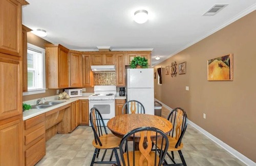 Langston Cabina | * Cottage #4 Fisherman's Landing *