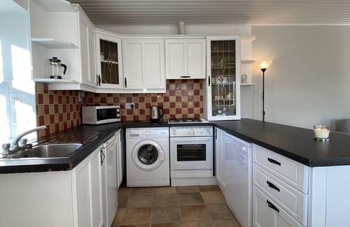 Ballyconneely Cabaña | Cottage 433 - Ballyconneely - sleeps 2 guests in 1 bedroom