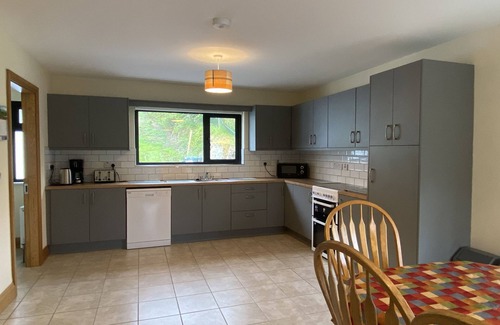 Rosscahill Cabaña | Cottage 442 - Oughterard - sleeps 8 guests in 4 bedrooms