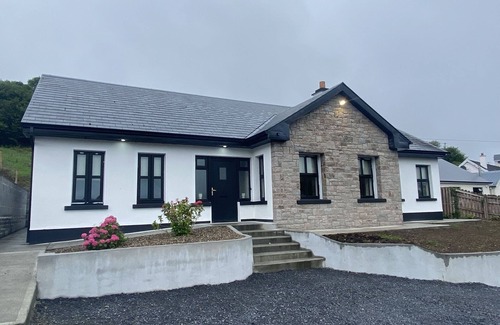 Rosscahill Cabaña | Cottage 442 - Oughterard - sleeps 8 guests in 4 bedrooms