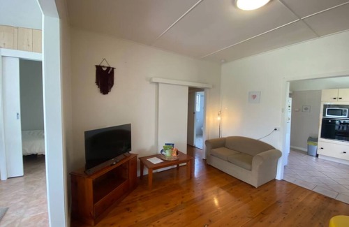 Windang Cabaña | Cottage. 5 mins from beach and lake.