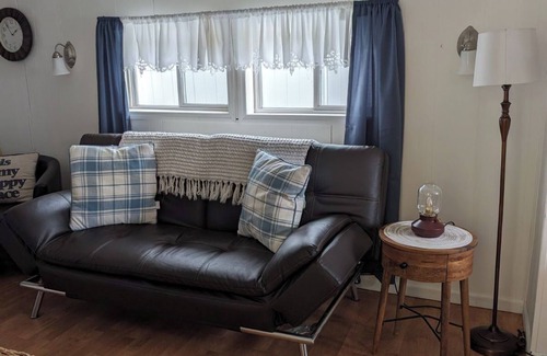 Shawano Cabaña | Cottage #5 on Shawano Lake has everything you need. Nice 1 bedroom cottage completely furnished