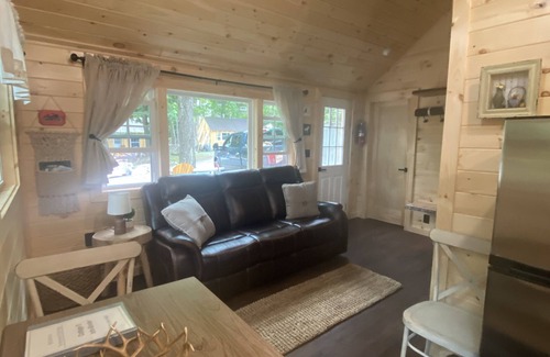 Old Forge Cabaña | Cottage "5th Lake" 2-Bedroom, Waterfront Cottage at The Lakes Old Forge