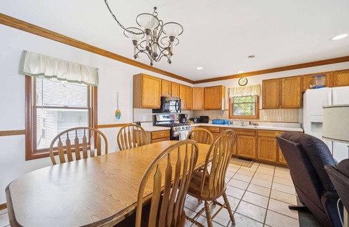 Greenbush Apartamento | Cottage 6 - 4BR Lakefront Escape | Perfect for Groups!