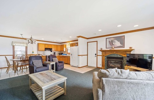 Greenbush Apartamento | Cottage 6 - 4BR Lakefront Escape | Perfect for Groups!