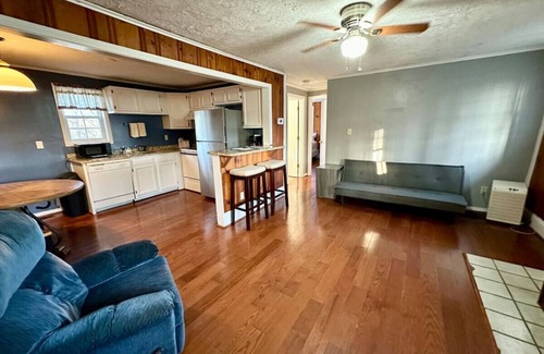 Nancy Cabina | Cottage 6- Lee’s Ford Marina