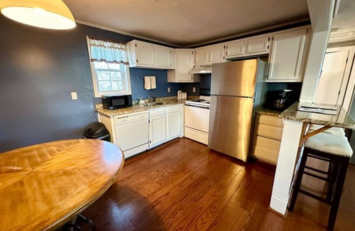 Nancy Cabina | Cottage 6- Lee’s Ford Marina