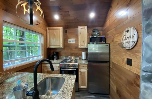 Old Forge Cabaña | Cottage “6th Lake" 2 Bedroom Cottage at The Lakes Old Forge
