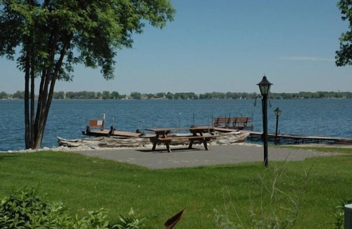 Fox Lake Casa | Cottage 7 on Beautiful Fox Lake!