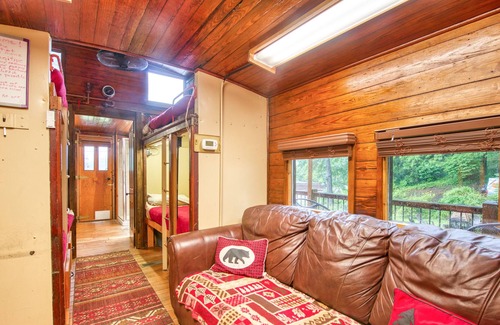 Bryson City Cabaña | Cottage and studio with WiFi, central AC, a firepit, grill - close to everything