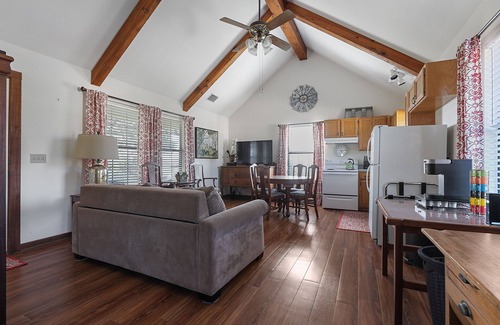 Fredericksburg Cabaña | Cottage at Twin Oaks - Dog Friendly - Incredible country views
