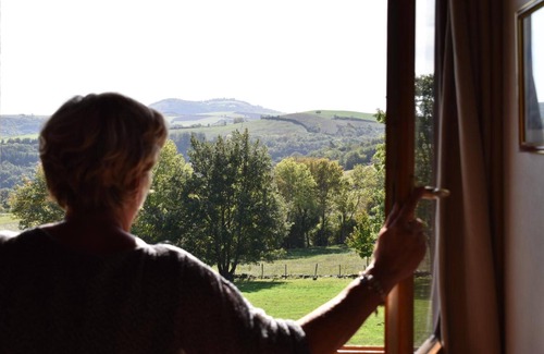Bonnac Cabaña | Casita de campo 'Au Bon Accueil' con vistas a la montaña, piscina privada y Wi-Fi