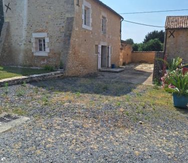 Lavoux Casa | Cottage au calme avec parking privé
