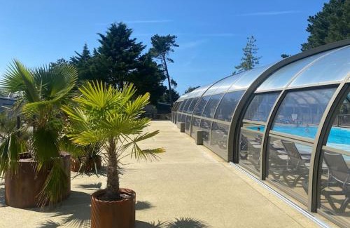 Jullouville-les-Pins Apartamento | Cottage avec piscine à 300m de la plage