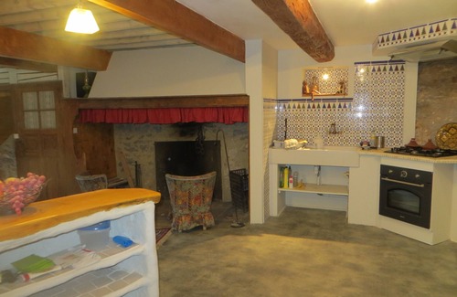 Comus Casa | casa de Barry Espine en un pequeño pueblo de montaña de altitud 1200m