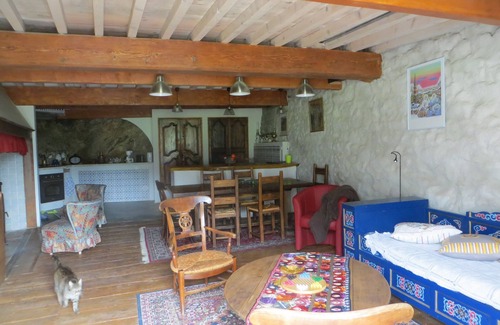 Comus Casa | casa de Barry Espine en un pequeño pueblo de montaña de altitud 1200m