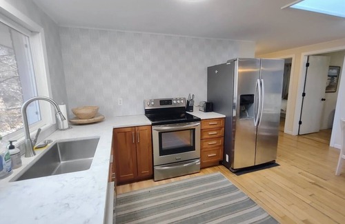 Norton Shores Casa | Cottage Bordering Hoffmaster State Park