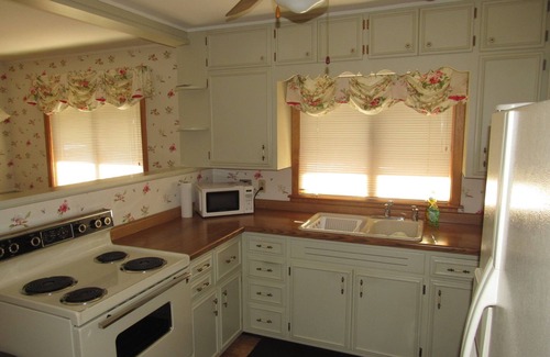 Winona Cabaña | Cottage by Lake Winona