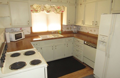 Winona Cabaña | Cottage by Lake Winona