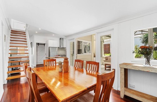 South Fremantle Casa | Cottage by the Beach - Close to South Terrace, Walk to Madalenas