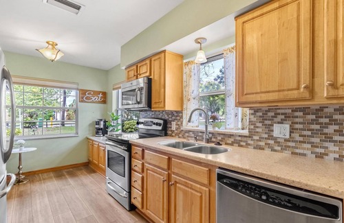 Madeira Beach Cabaña | Cottage by the Beach
