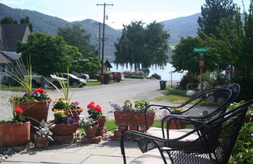 Wapato Point Casa | Cottage by the Lake