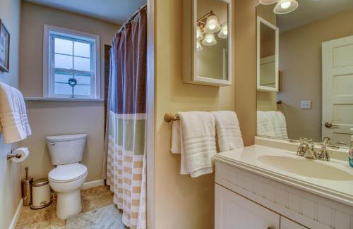 Wapato Point Casa | Cottage by the Lake