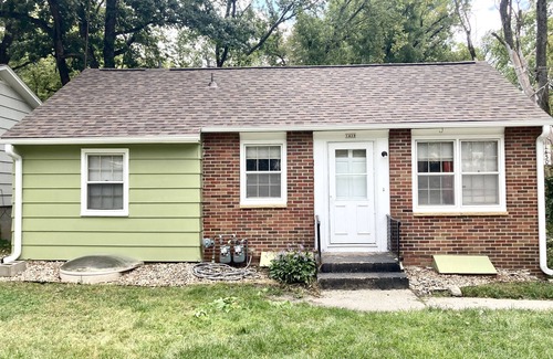 Ames Apartamento | Cottage by the Park