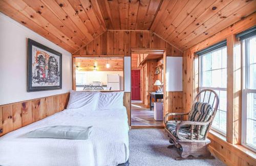 South Sanford Casa | Cottage by the Pond The Perfect Cozy Escape
