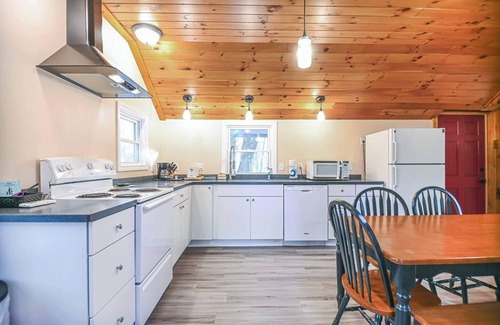 North Berwick Cabina | Cottage by the Pond – The Perfect Cozy Escape!